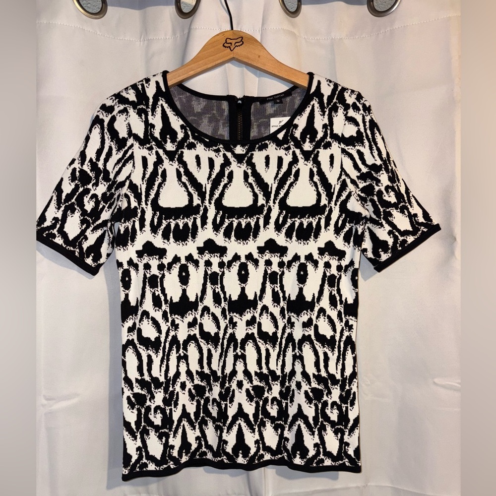 Pink Tartan Luxe Knit Black White Animal Print Crew Neck Size Medium Jaguar NWT